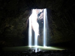 洞中天河